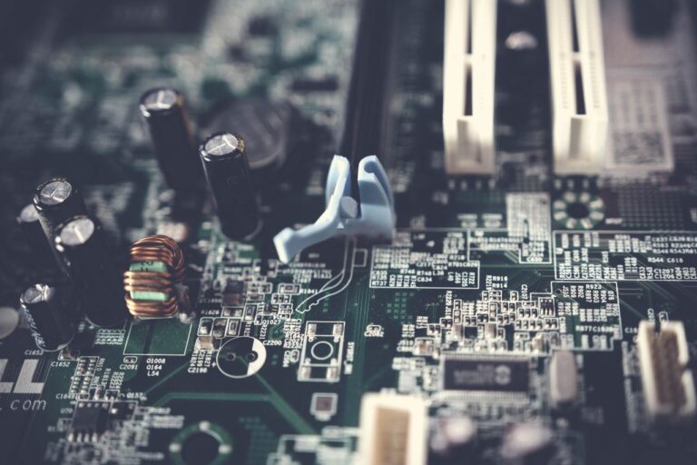 Technology in Business: Strategies for Growth and Competitive Advantage